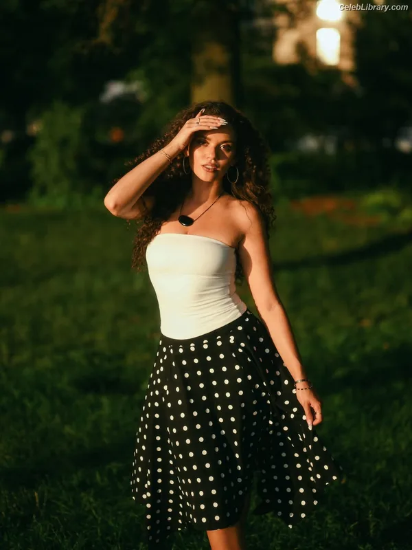 Madison Pettis photo 24 of 757