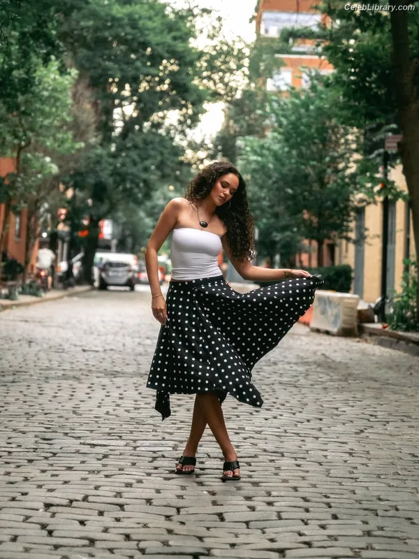 Madison Pettis photo 2 of 757