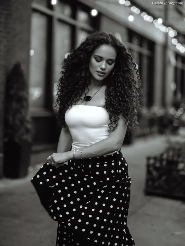 Madison Pettis photo 4 of 757