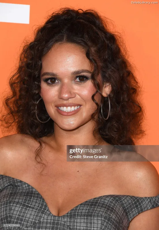 Madison Pettis photo 12 of 757