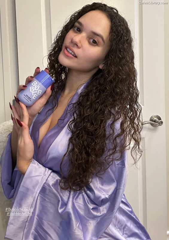 Madison Pettis photo 1 of 757