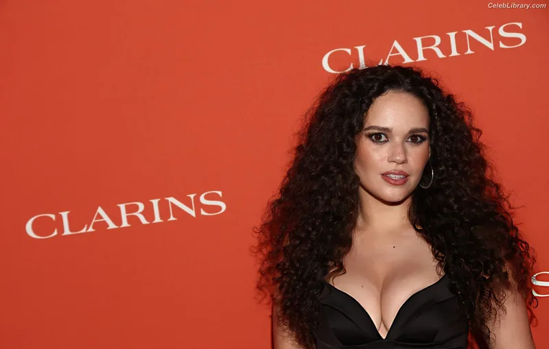 Madison Pettis photo 11 of 757