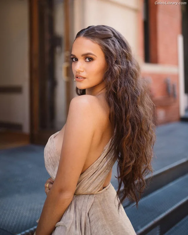 Madison Pettis photo 24 of 757