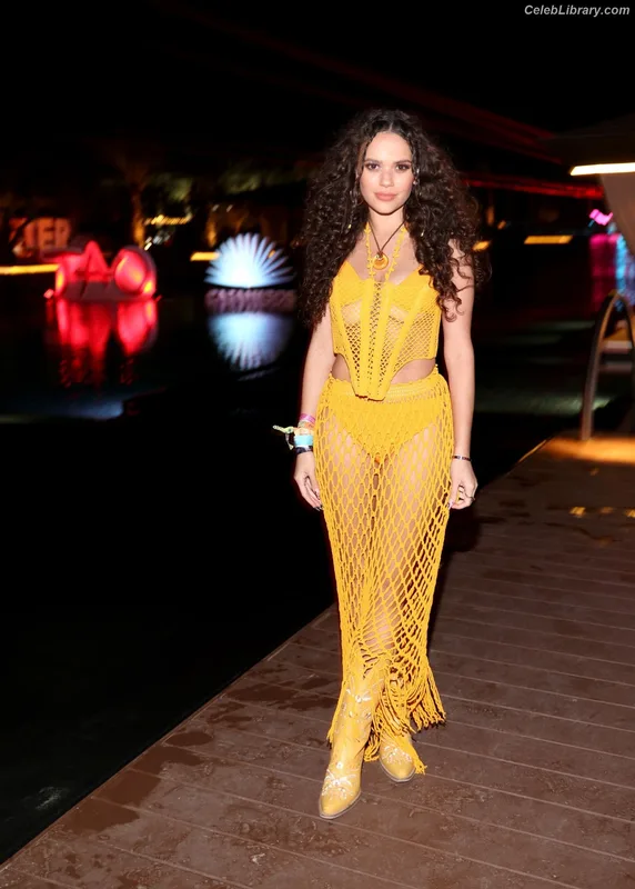 Madison Pettis photo 1 of 757