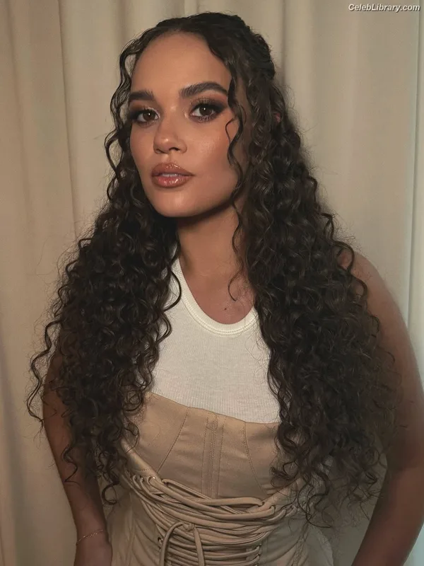 Madison Pettis photo 5 of 757