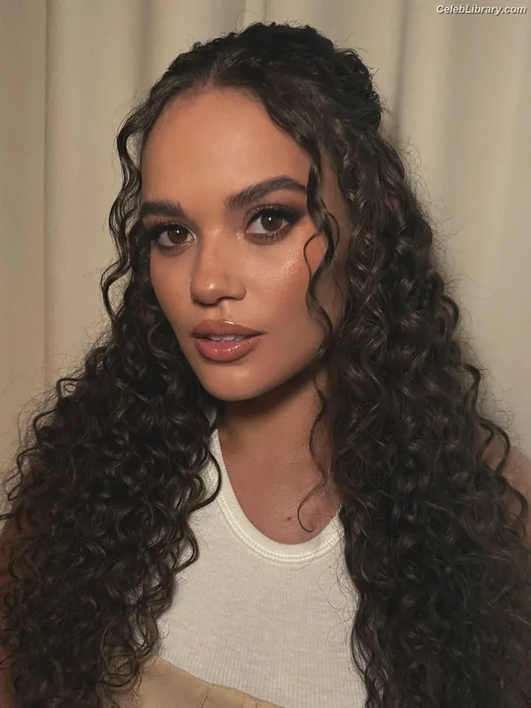 Madison Pettis photo 6 of 757