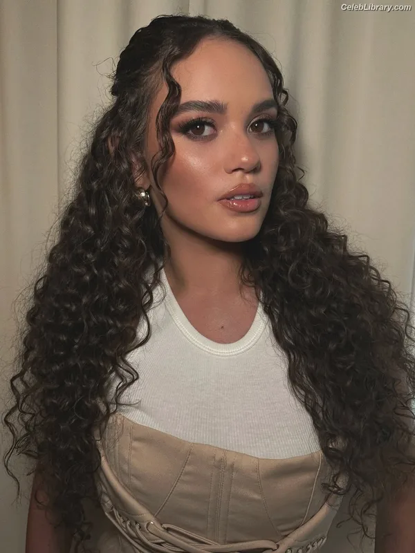 Madison Pettis photo 8 of 757