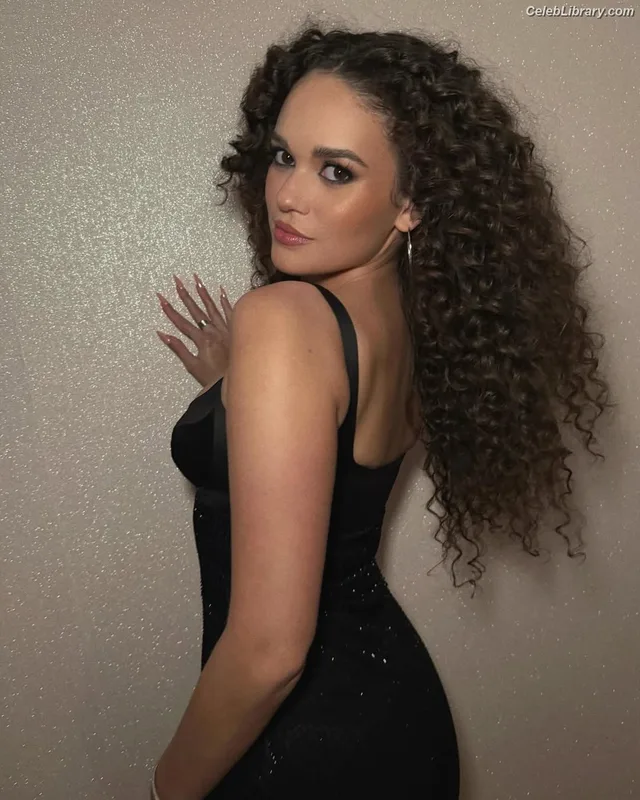 Madison Pettis photo 14 of 757