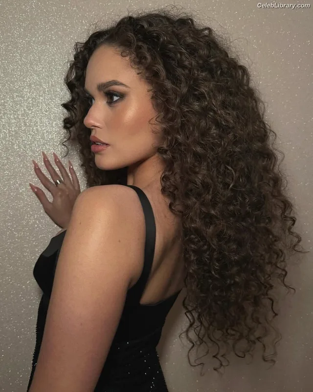 Madison Pettis photo 18 of 757