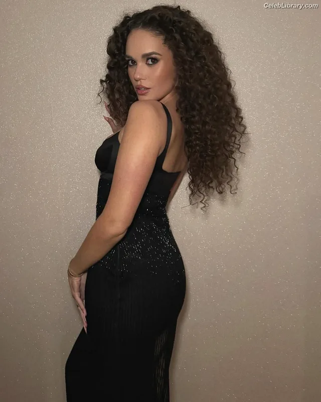 Madison Pettis photo 20 of 757