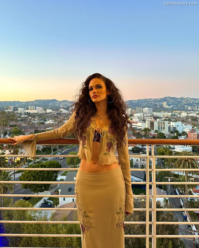 Madison Pettis photo 4 of 757