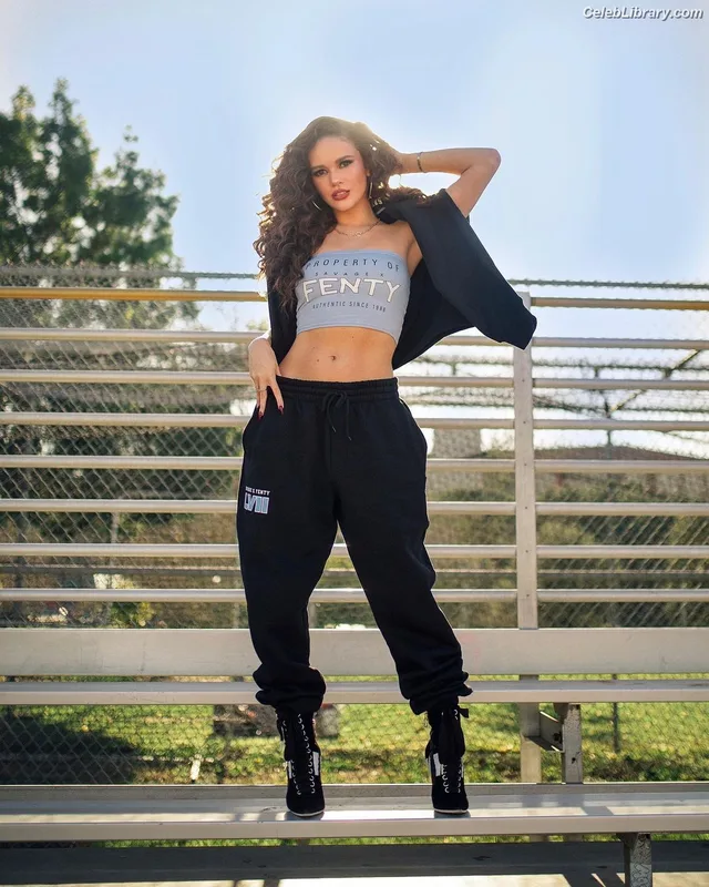 Madison Pettis photo 11 of 757