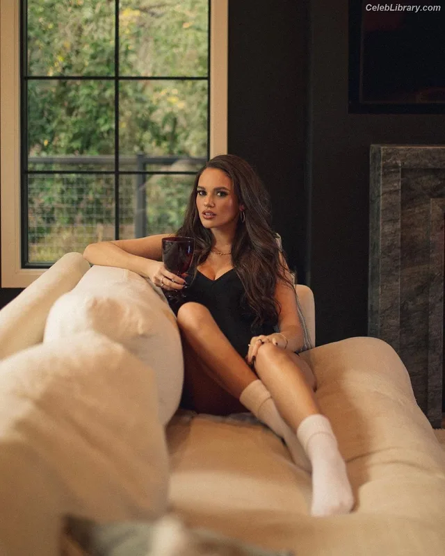 Madison Pettis photo 16 of 757