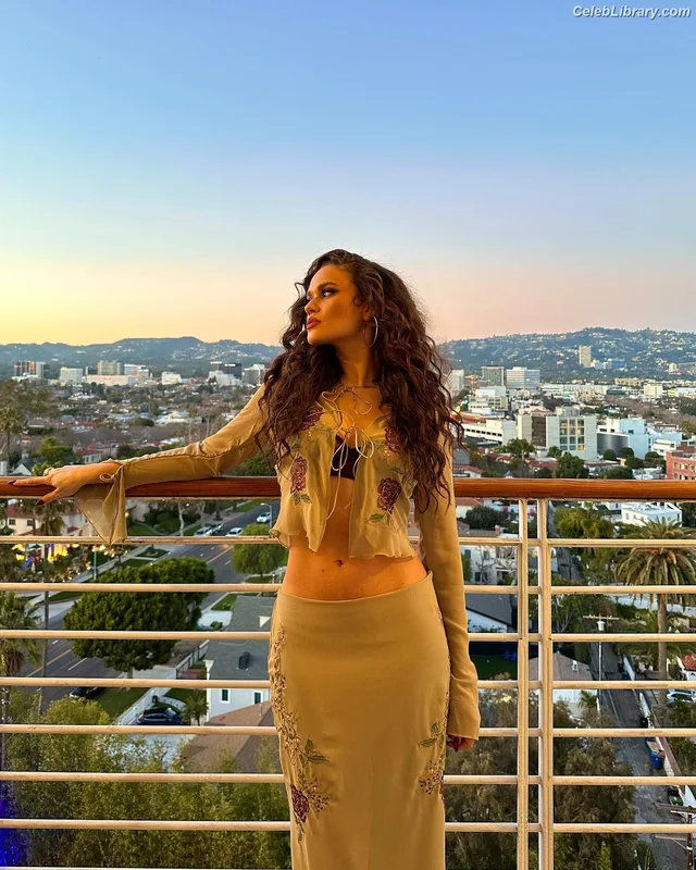 Madison Pettis photo 21 of 757