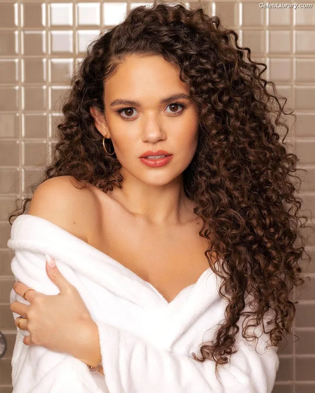 Madison Pettis photo 8 of 757
