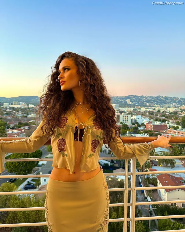 Madison Pettis photo 15 of 757