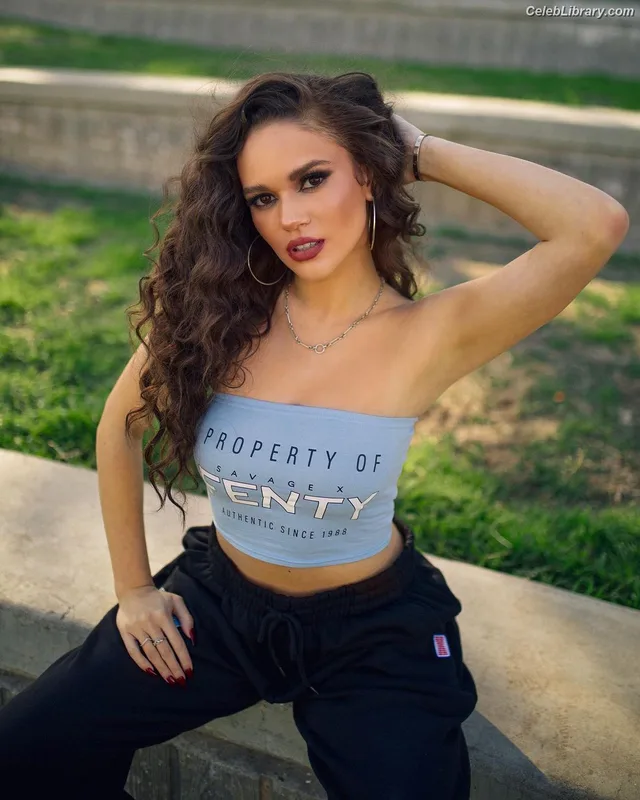 Madison Pettis photo 20 of 757