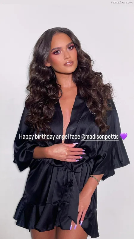 Madison Pettis photo 11 of 757
