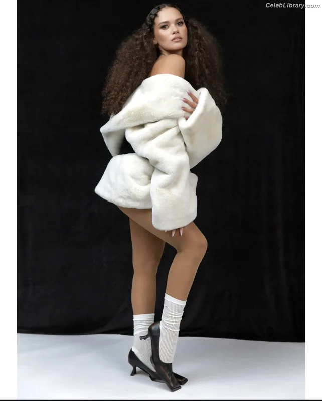 Madison Pettis photo 20 of 757