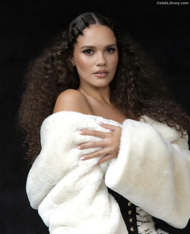 Madison Pettis photo 21 of 757