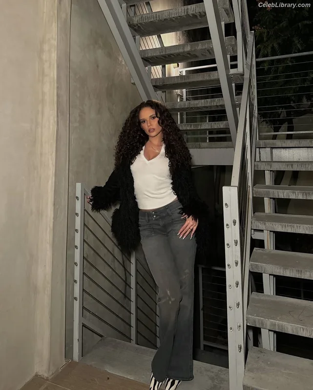 Madison Pettis photo 5 of 757
