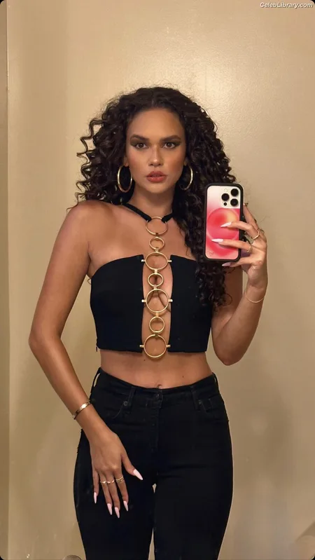 Madison Pettis photo 13 of 757
