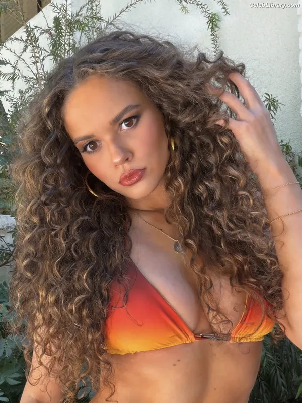Madison Pettis photo 15 of 757