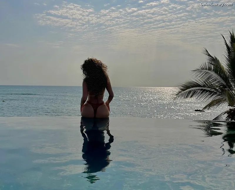 Madison Pettis photo 1 of 757