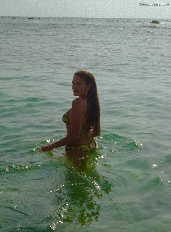 Madison Pettis photo 2 of 757