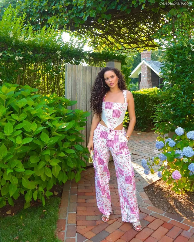 Madison Pettis photo 12 of 757