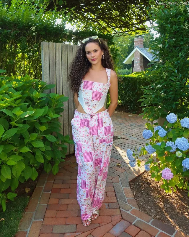 Madison Pettis photo 14 of 757