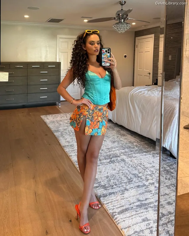 Madison Pettis photo 1 of 757