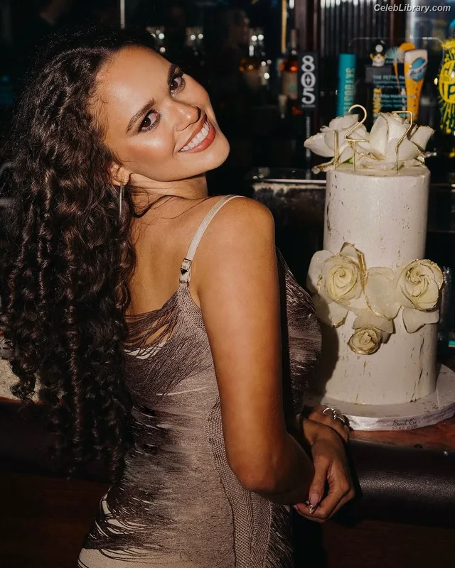 Madison Pettis photo 19 of 757