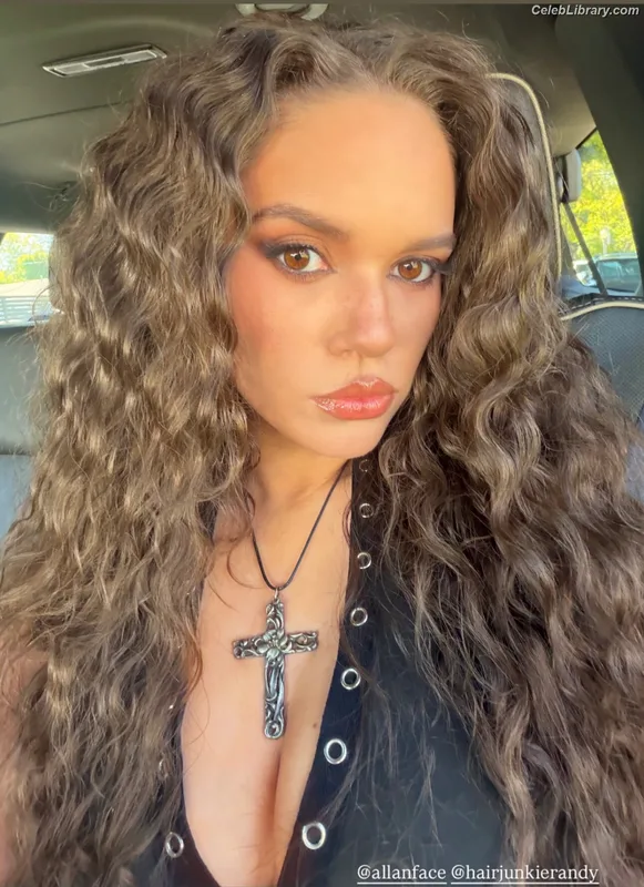 Madison Pettis photo 2 of 757