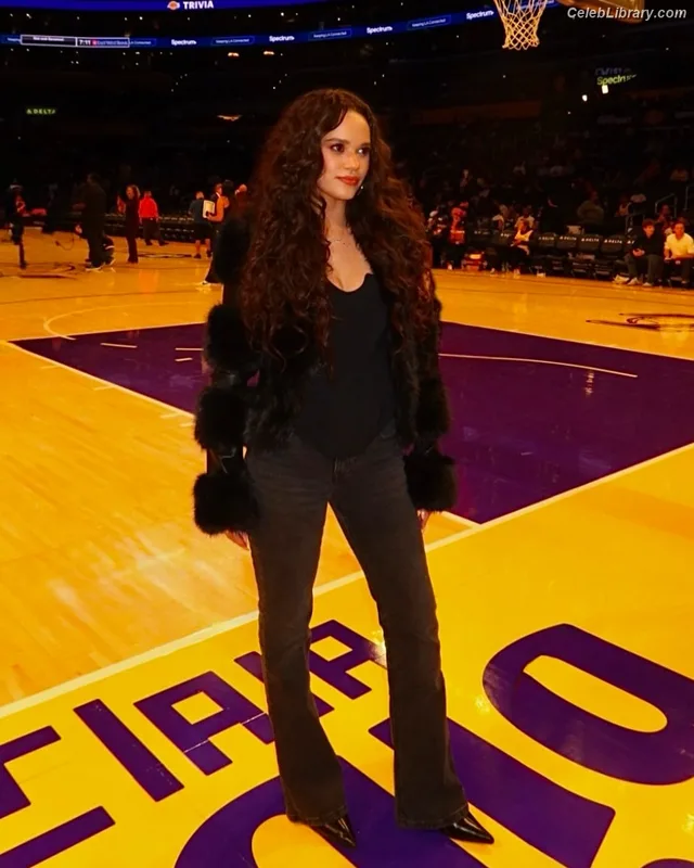 Madison Pettis photo 8 of 757