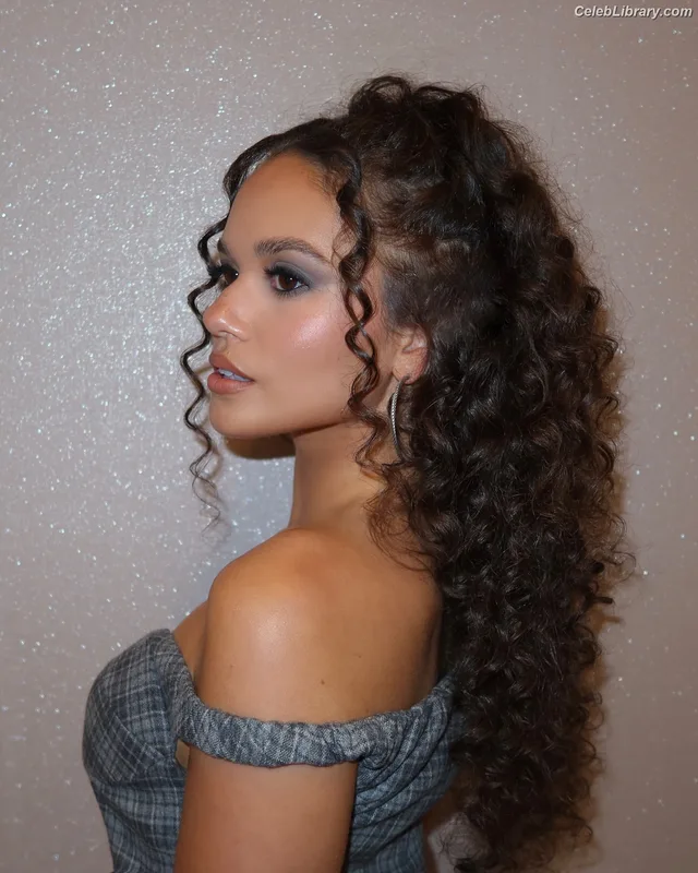 Madison Pettis photo 14 of 757