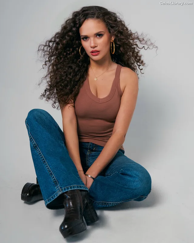 Madison Pettis photo 2 of 757