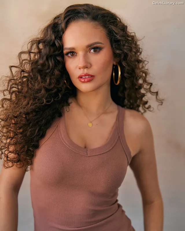 Madison Pettis photo 3 of 757
