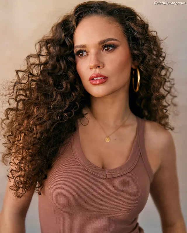 Madison Pettis photo 4 of 757