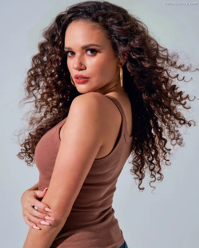 Madison Pettis photo 5 of 757