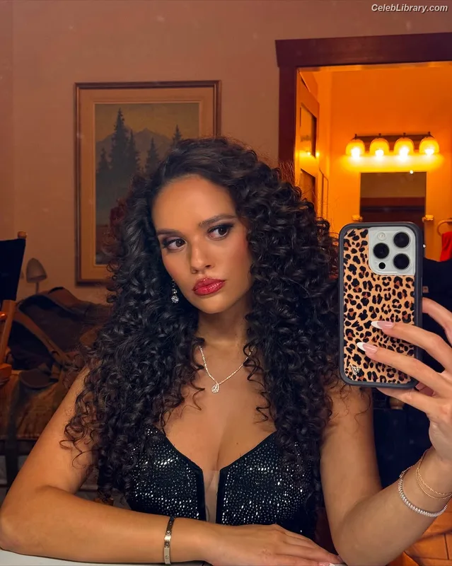 Madison Pettis photo 14 of 757