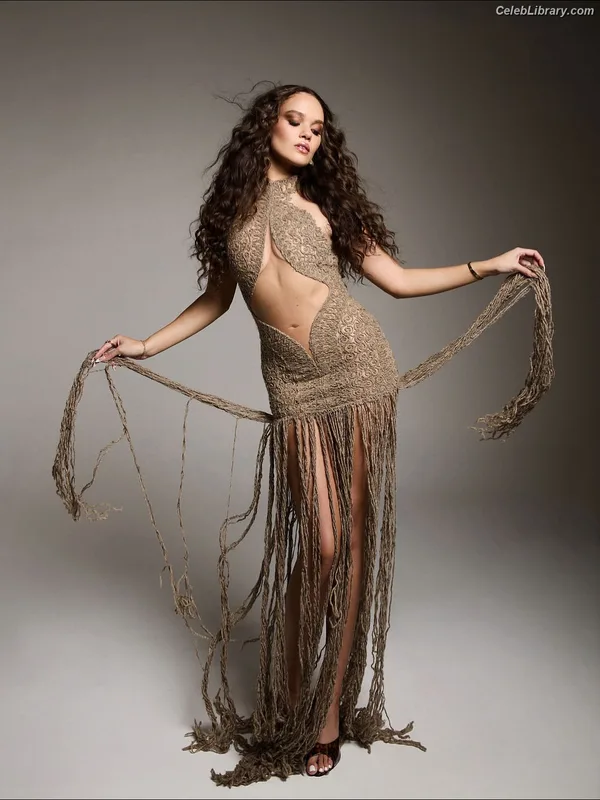 Madison Pettis photo 1 of 757