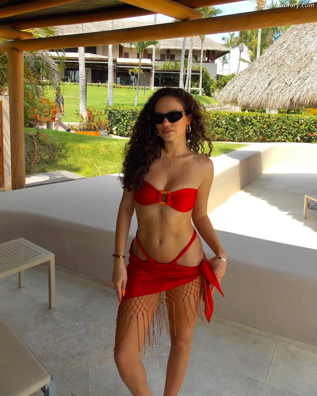Madison Pettis photo 12 of 757
