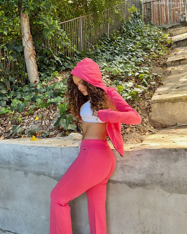 Madison Pettis photo 15 of 757