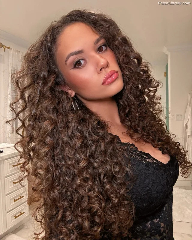 Madison Pettis photo 5 of 757