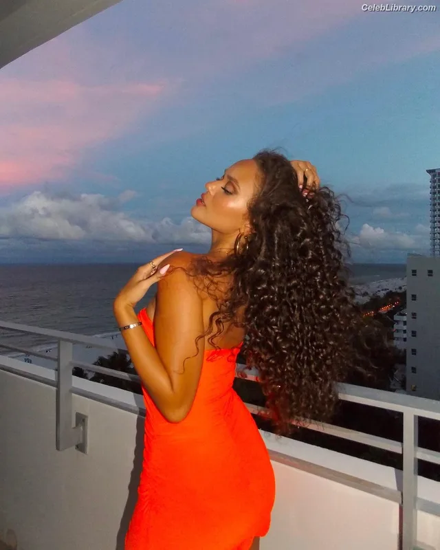 Madison Pettis photo 14 of 757