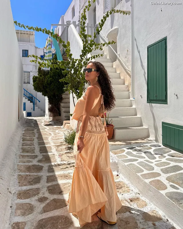 Madison Pettis photo 23 of 757