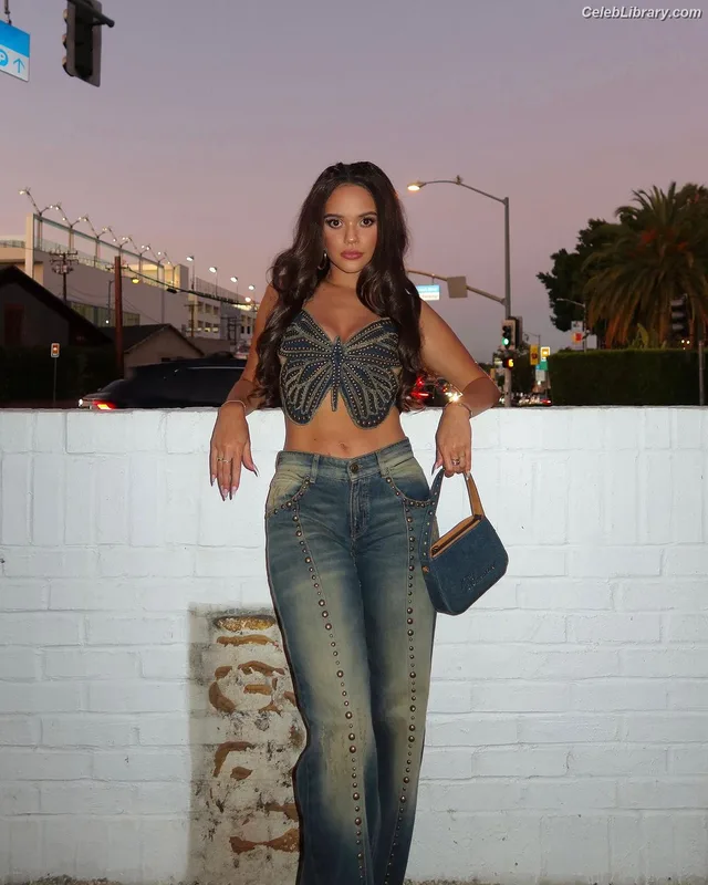 Madison Pettis photo 2 of 757