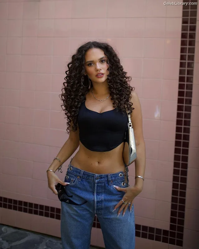 Madison Pettis photo 6 of 757