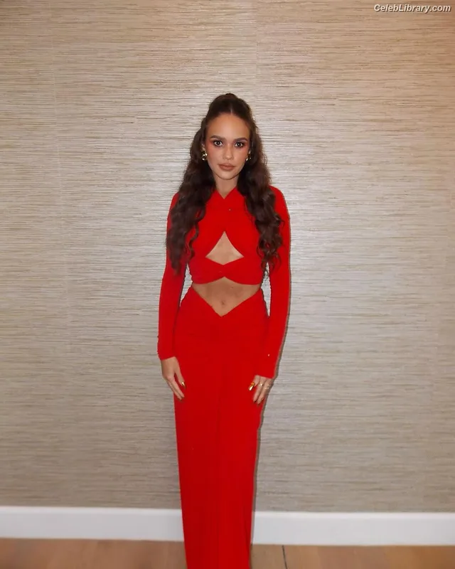 Madison Pettis photo 19 of 757
